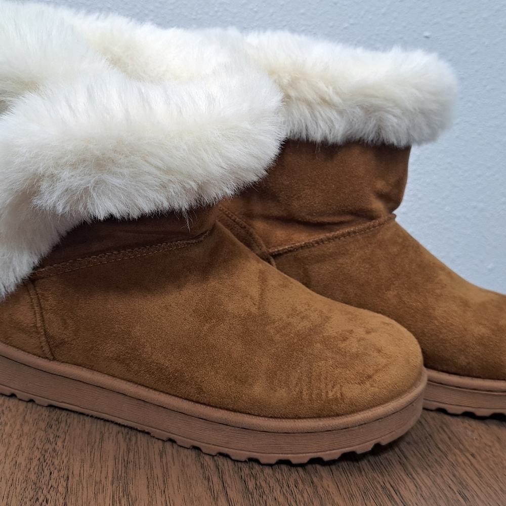 Brown/ faux fur lined Booties, sz. 6 "Like New"